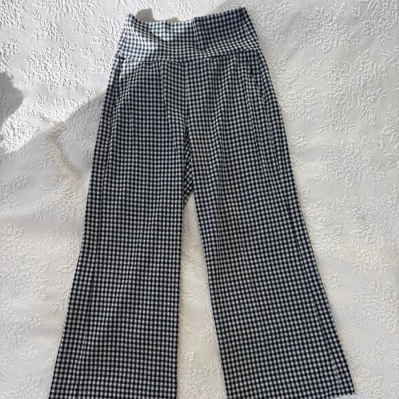 CAbi Bombshell Crop Pants - Picture 2 of 4